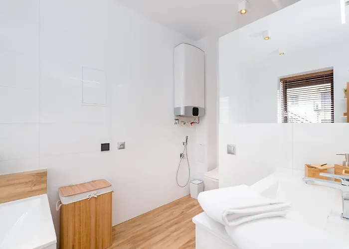 Delux Aleja Nmp 8 - Free Parking דירה